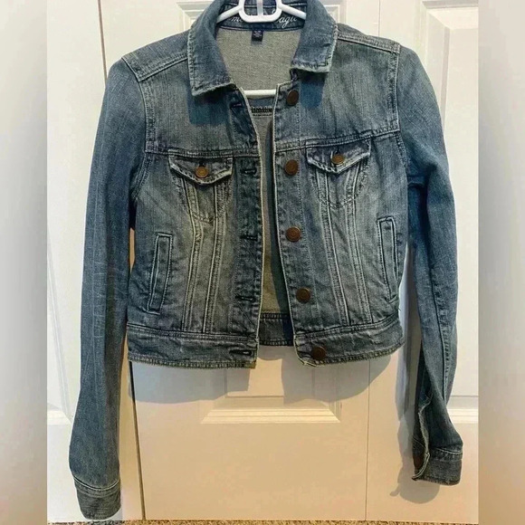 American Eagle jean jacket. XS - Picture 2 of 8